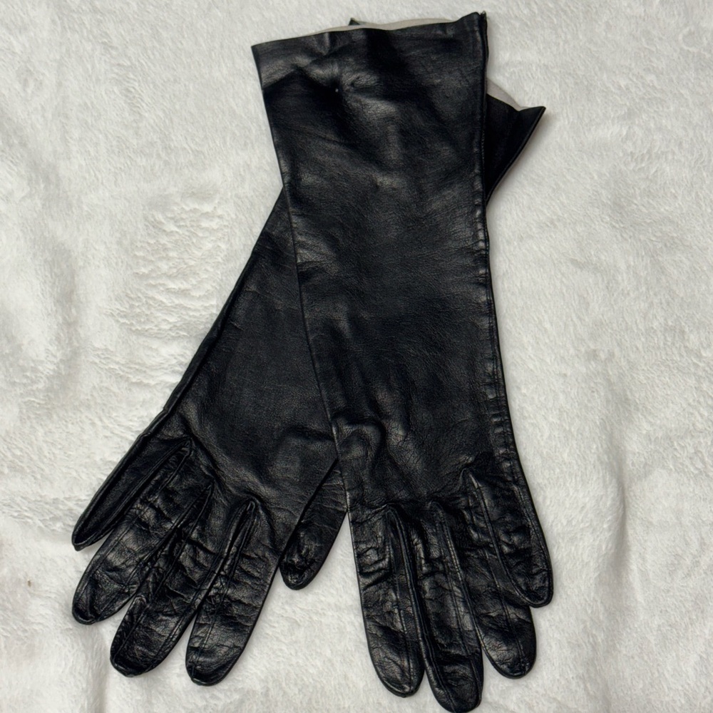 Elegant Black Leather Gloves